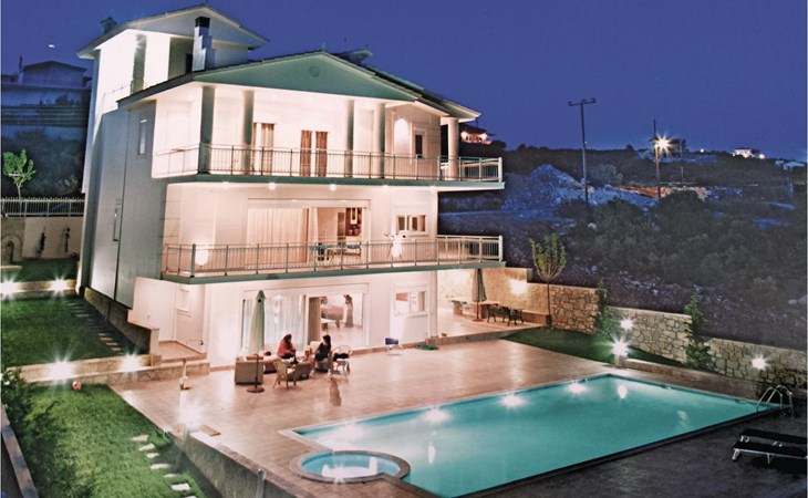 Lovely home in Theologos 1