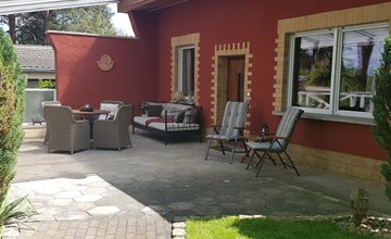 mit Garten, Grill und Terrasse 2