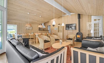 Beautiful home in Væggerløse with sauna 2