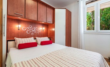 Ivona mit Terrasse und Außendusche 3