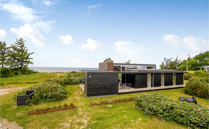 Cozy home in Lundby with house sea view 1