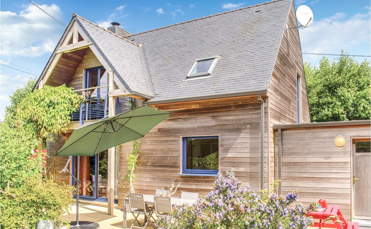 Nice home in Plounéour-Trez with sauna 1