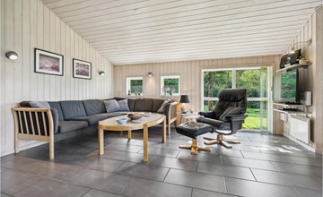 Amazing home in Hovborg with kitchen 3