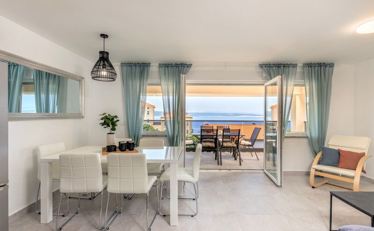 Modernes Apartment in Crikvenica mit Gemeinschaftspool 1