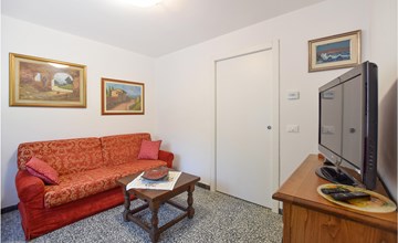 2 bedroom amazing home in Massarosa 3