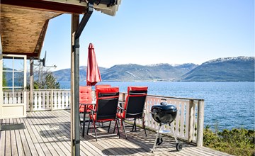 Cozy home in Lavik with house sea view 2