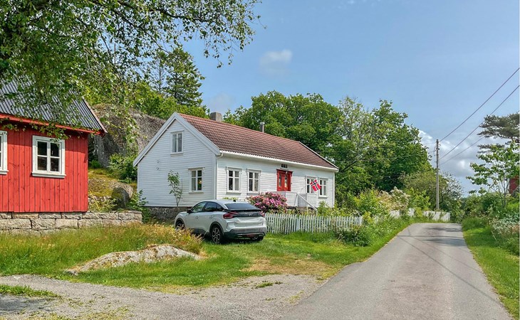 4 bedroom pet friendly home in Farsund 1