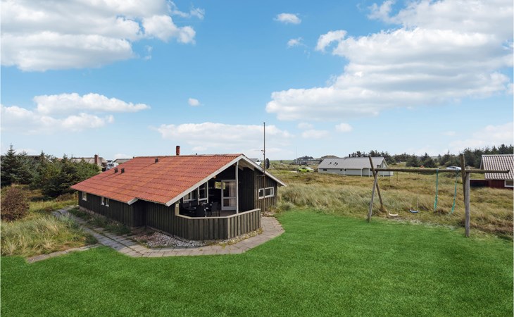 4 bedroom stunning home in Hvide Sande 1