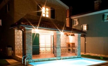 Großzügiges Ferienhaus mit Pool und Sonnenterrasse 3