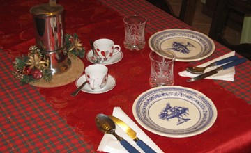 Typisches Bauernhaus mit holzbefeuertem Kamin 2