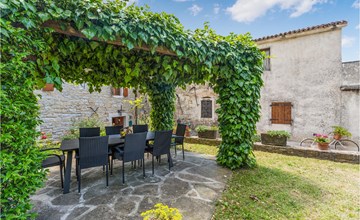 Beautiful home in Buje with WiFi 2