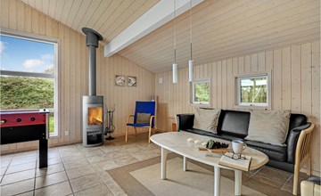 Lovely home in Hovborg with kitchen 2