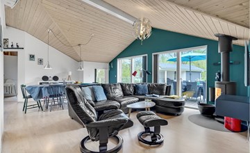 Gorgeous home in Give with WiFi 3