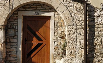 'Filira Medulin' mit Blick auf das Wasser 3