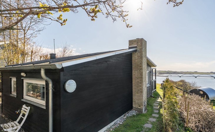 "Nielsen" - 30m to the fjord 1