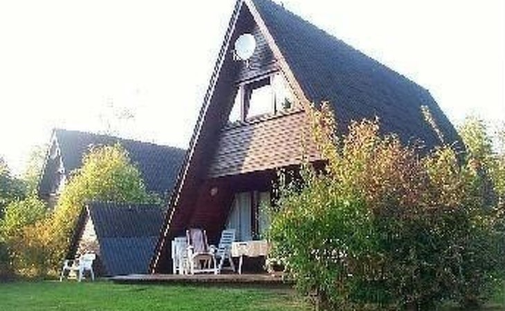 Spitzdachferienhaus mit Schwedenofen und Garten 1