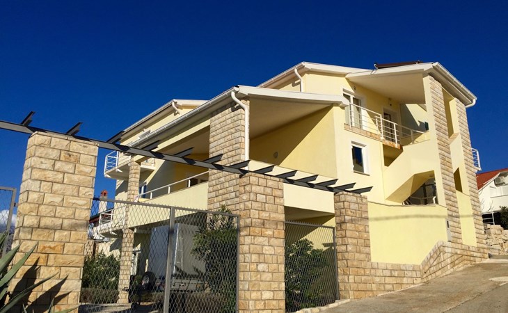 Wohnung in Novigrad mit Möblierter Terrasse 1