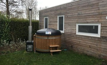 Tiny Cottage Hottub 2+2 2