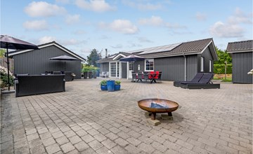 Stunning home in Oksbøl with kitchen 2