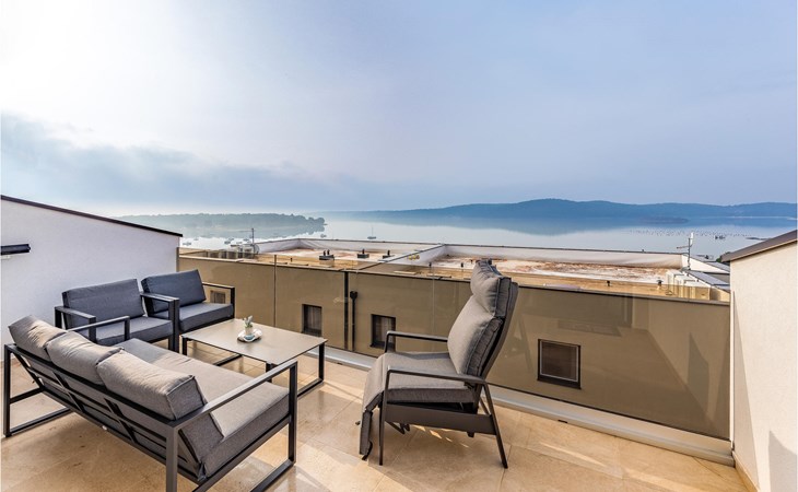 4 bedroom lovely apartment in Medulin 1