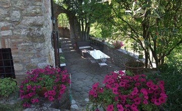 Altes Steinhaus mit Garten 2