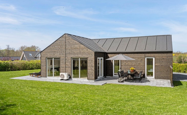 Cozy home in Frørup with jacuzzi 1