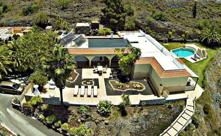 Apartment mit Terrasse, Pool und Garten 1