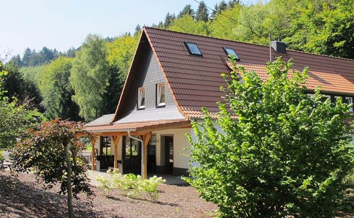 Huize Schutzbach XL - luxe vakantiehuis in de natuur van Duitsland 1