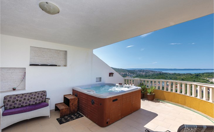 Amazing apartment in Zrnovnica 1
