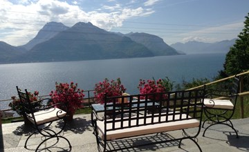 mit Terrasse und tollem See- und Bergblick 2