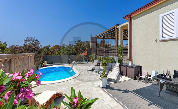Beautiful home in Smrika with WiFi 1