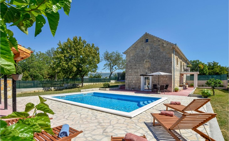 3 bedroom cozy home in Hrvace 1