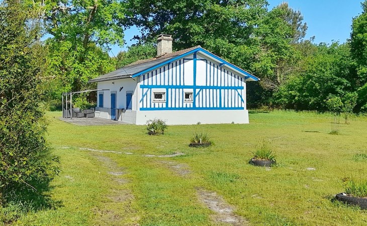 Großes Ferienhaus in Mézos mit Großer Terrasse 1