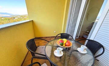 Amazing apartment in Jadranovo with house sea view 2