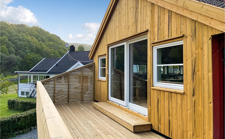 2 bedroom stunning home in Lyngdal 1