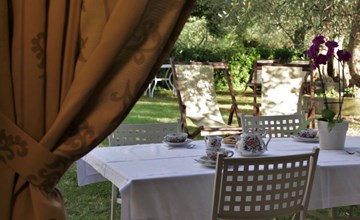 In einem Bauernhaus in den Hügeln, mit Garten und Pool 3