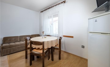 2 bedroom cozy apartment in Jadranovo 3