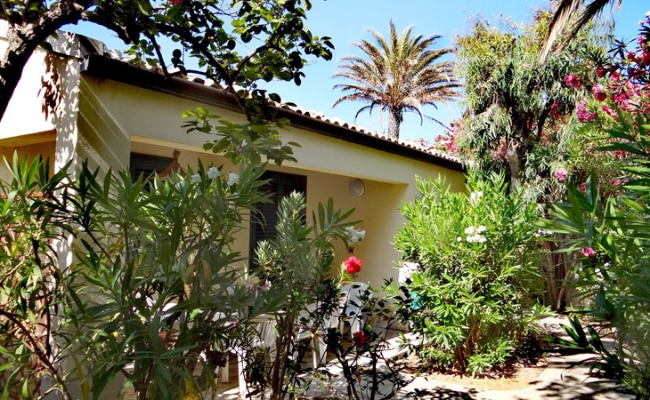 Schöner Bungalow direkt am Sandstrand auf Sizilien 1