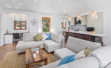 Luxury Beach Villas Porto Bus 3