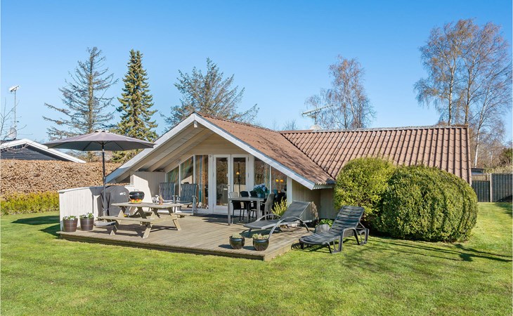 Amazing home in Dronningmølle with WiFi 1