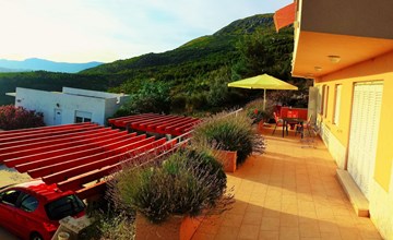 mit Terrasse und herrlichem Ausblick 2