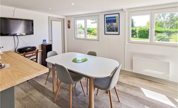 Awesome home in Saint Ouen les Vignes 3