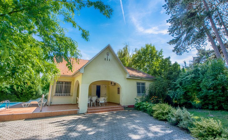 Klimatisiertes Ferienhaus in Siófok mit Grill 1