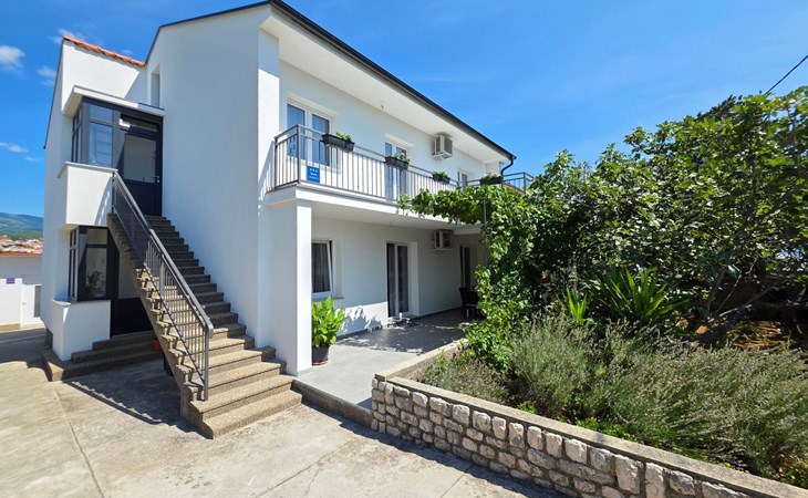 Wohnung im Erdgeschoss mit Terrasse und Grill 1