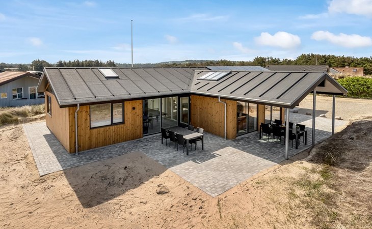 "Helga" - 650m from the sea 1