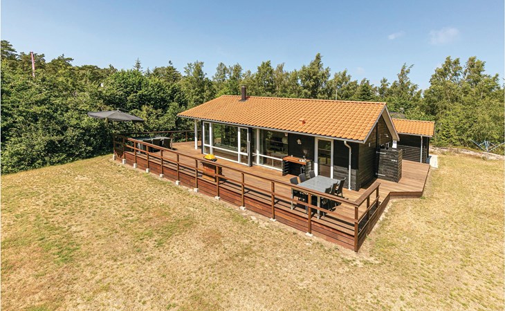 Lovely home in Aakirkeby with WiFi 1