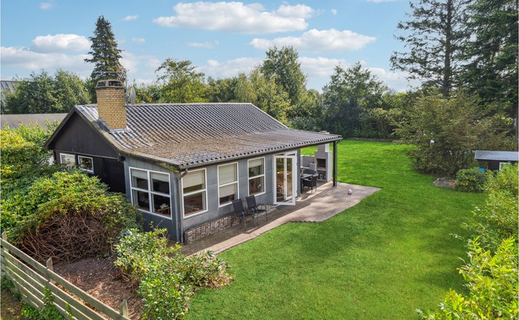 Beautiful home in Væggerløse with WiFi 1