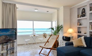 Las Canteras Seafront Apartment 2