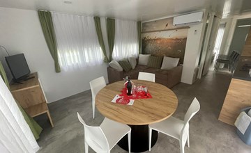 Cottage Whirlpool 4 3