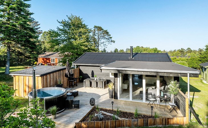 2 bedroom amazing home in Hals 1